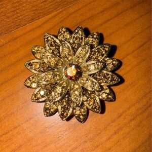 WEISS Vintage Gold Tone Rhinestone Flower Brooch pin 2" scarf clip intricate